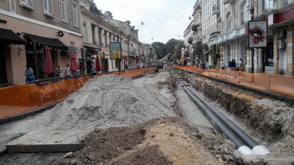 Реконструкция теплотрассы в центре Одессы