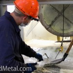 Подготовка поверхности жидкого цинка к подъему емкости с метизами - Компания Металл Инвест